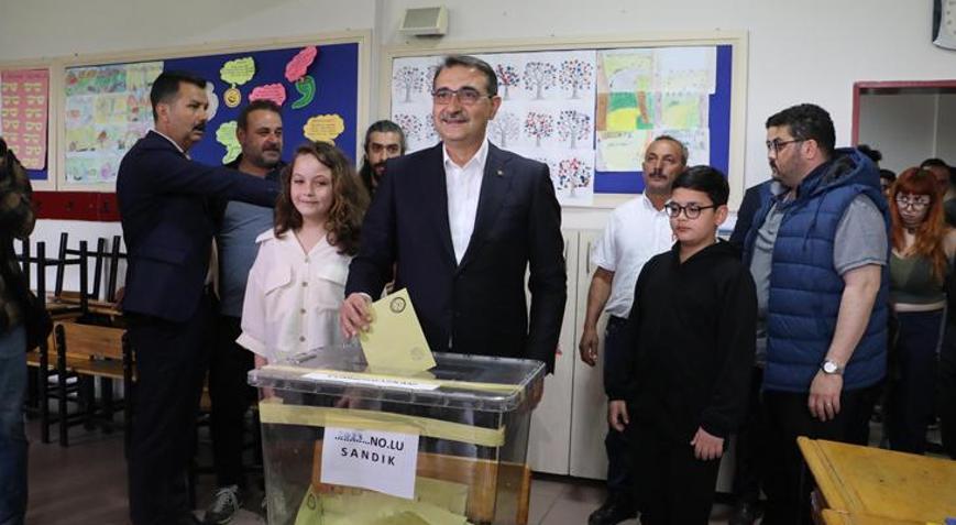 Bakan Dönmez, Eskişehirde oyunu kullandı