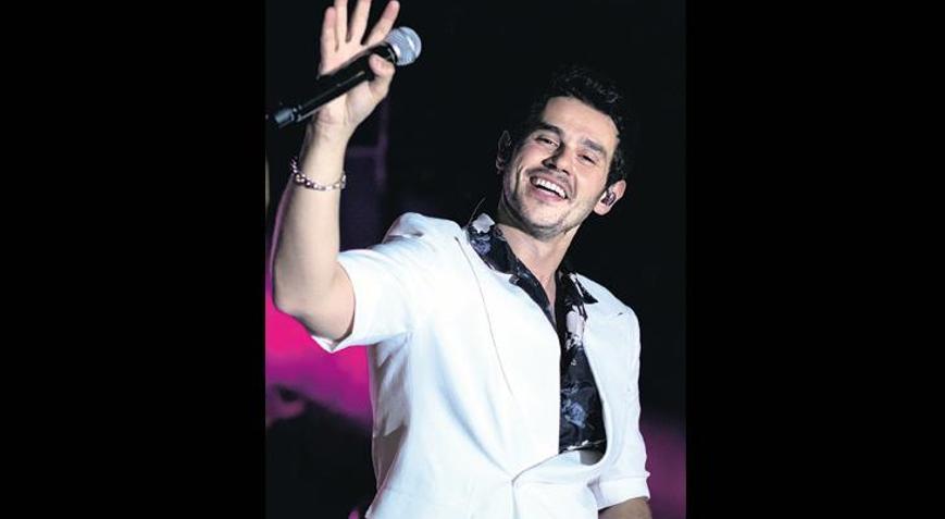 Kendi filmini yapıyor