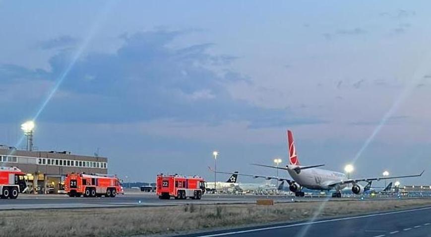 İniş takımları kapanmayan THY uçağı Frankfurta geri döndü
