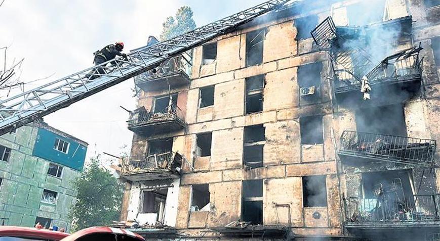 Biri cepheden, biri havadan