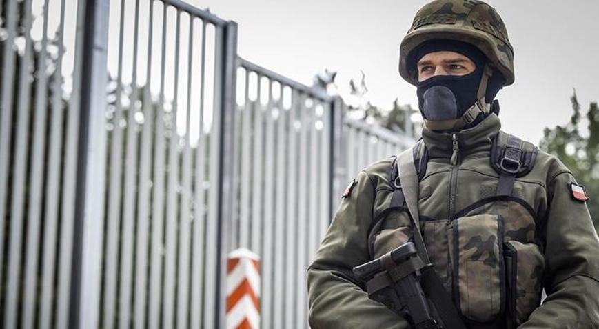 Polonya, Belarus sınırında güvenliği artırıyor