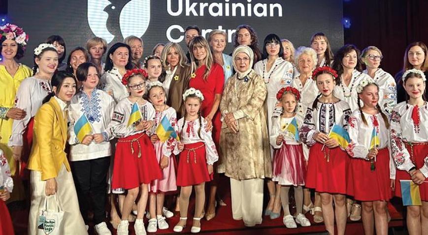 Lider eşleri Ukrayna Merkezi’ni ziyaret etti