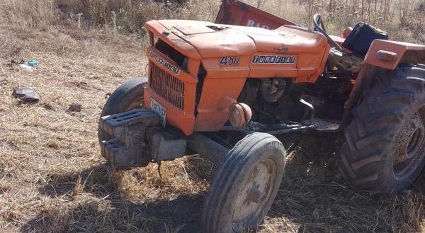 Devrilen traktörünün altında kalıp, hayatını kaybetti
