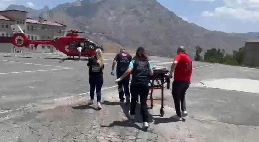 Bakan Koca paylaştı Yılanın ısırdığı vatandaş için ambulans helikopter havalandı