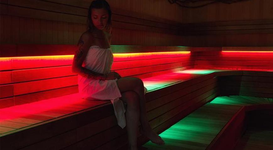 Genç kalmanın sırrı vücudu şaşırtmak Sauanadaki red light etkisi inanılmaz
