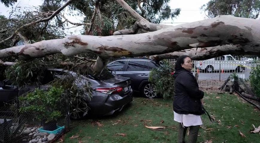 Californiayı hem tropik fırtına Hilary hem deprem vurdu