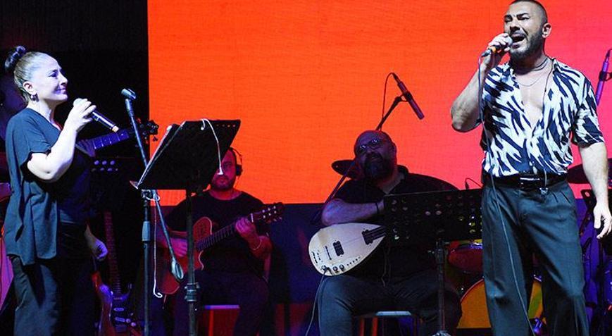 Çeşmede gergin Rober Hatemo konseri Kim size başlayın dedi