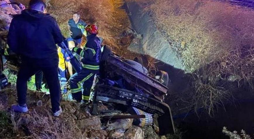 Otomobil su tahliye kanalına uçtu 2si bebek 4 kişi hayatını kaybetti
