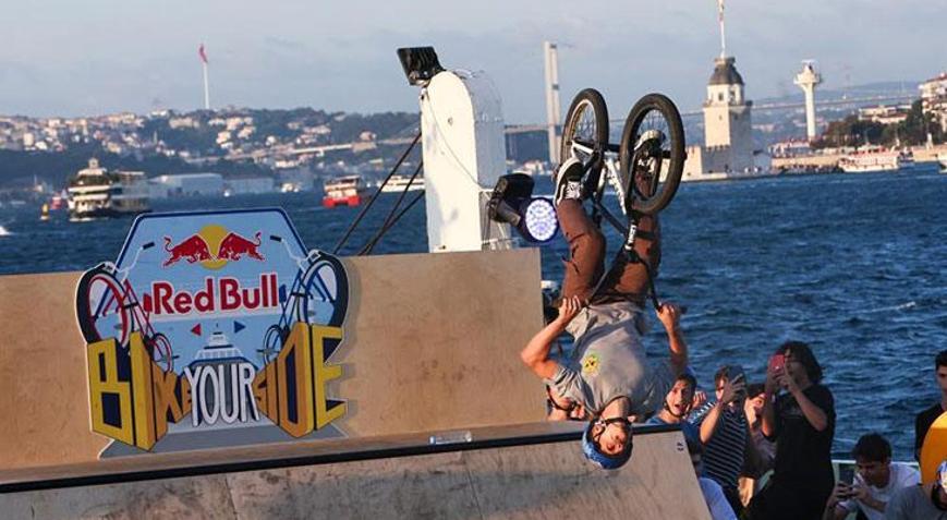 İstanbul Boğazında BMX yarışı nefesleri kesti