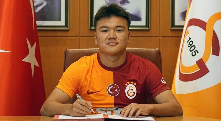 Galatasaray, Beknaz Almazbekov ile imzaladı