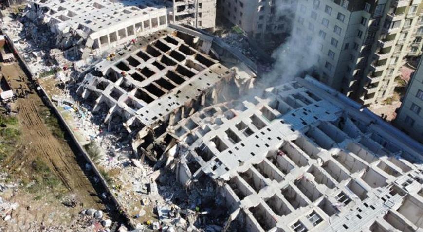 Cennetten bir köşe sloganıyla daireleri satıldı  Rönesas Rezidansın mühendisi hakkında karar