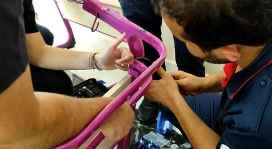 Parmağını sıraya sıkıştıran liseli kızı itfaiye kurtardı