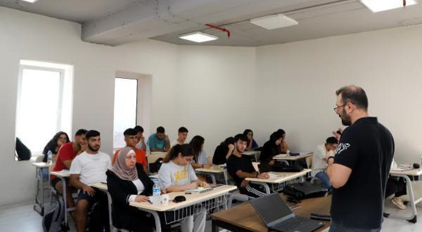 Akdeniz Belediyesi etüt merkezi öğrencileri ağırlamaya devam ediyor