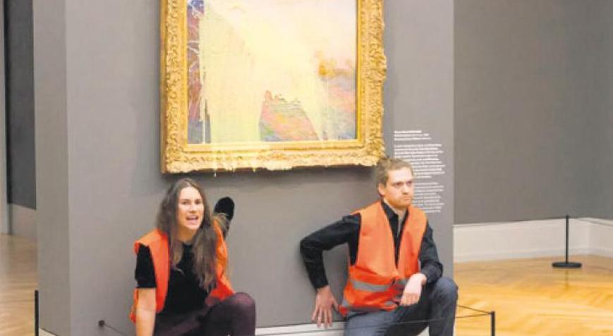 Müzede makyaj kontrolü