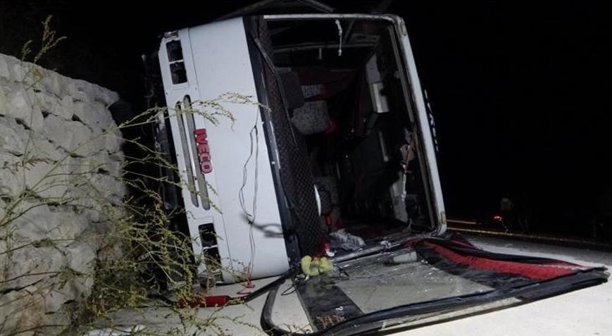 İki işçi servisi çarpıştı Çok sayıda yaralı var