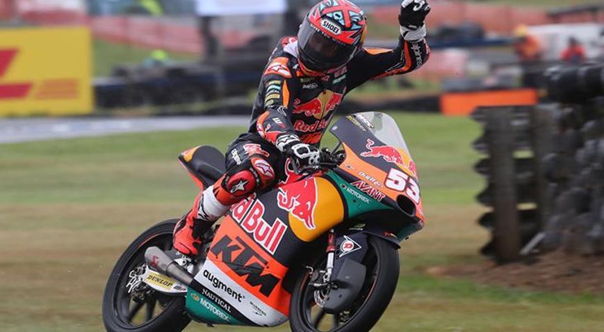 Deniz Öncü Avustralya’da zirvede