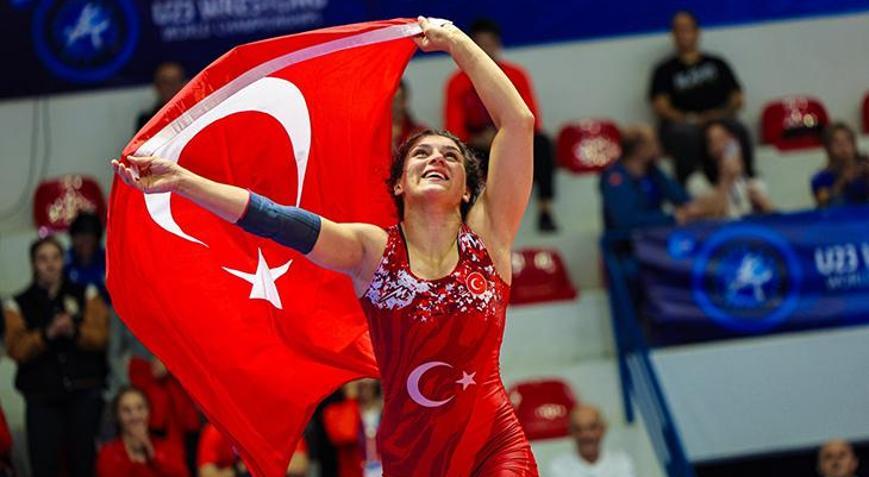 Nesrin Baş: Türk kadınının gücünü gösterdiğim için mutluyum