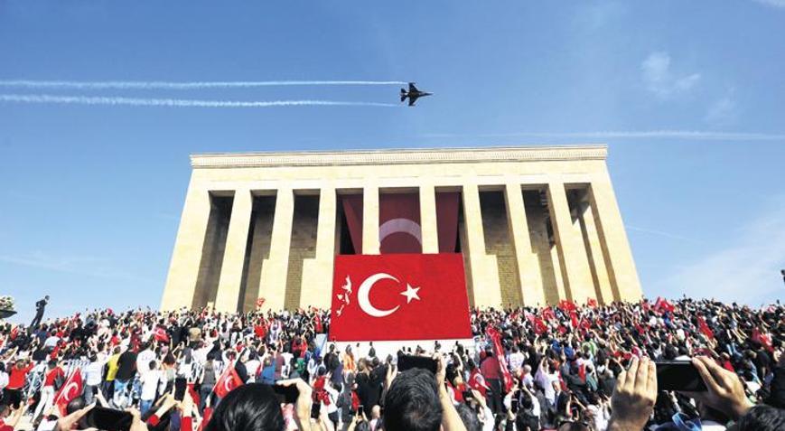 Ata’ya vefa Dolmabahçe ve Anıtkabirde büyük kalabalık