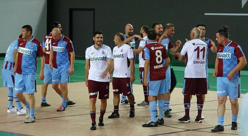 Trabzonsporun efsaneleri anlamlı maçta ter döktü