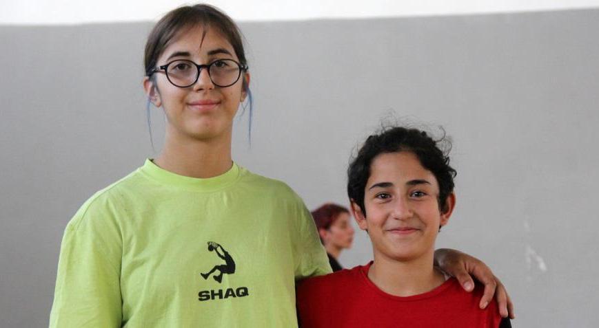 Öğretmenleri tarafından keşfedildiler 2 kızın hayatını değiştiren olay