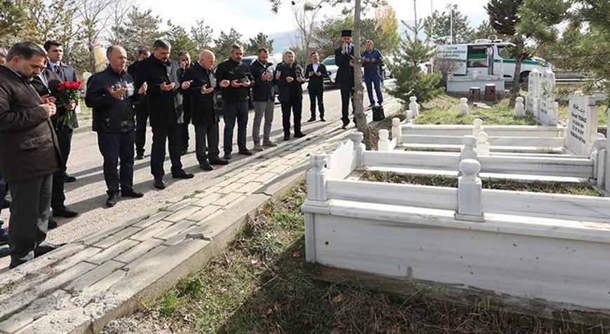 Van depreminde hayatını kaybeden DHA muhabiri anıldı