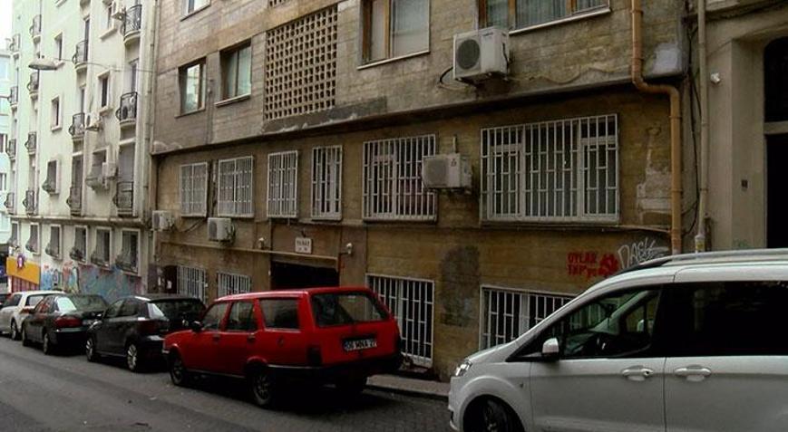 Orhan Pamuk komşularıyla mahkemelik oldu: Binayı ele geçirip, yıkıp tekrar yaptırmak istiyor