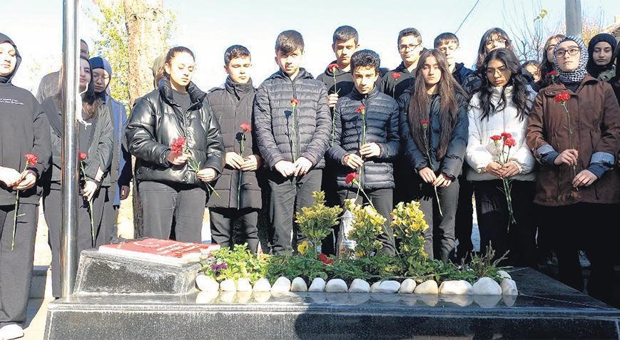 Şehit öğretmen Aybüke mezarı başında anıldı