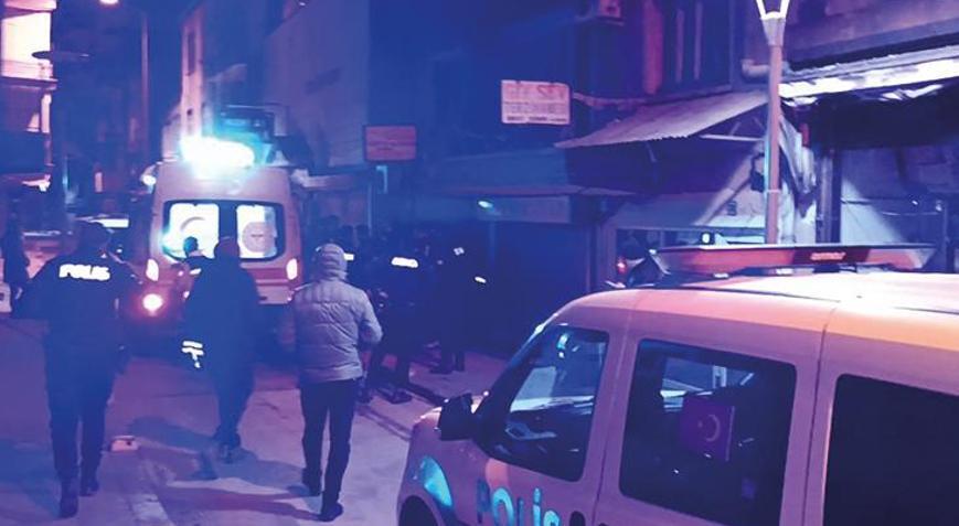 Husumetlisinden kaçarken çatıdan atladı Az kalsın canından oluyordu