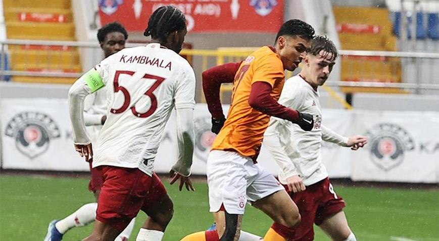 Galatasaray U19 maçında Manchester Unitedı tek golle devirdi