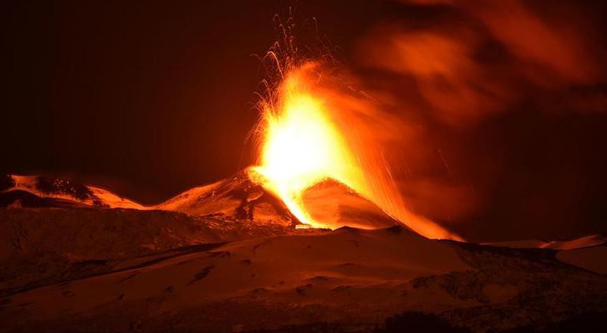 Etna Yanardağı yeniden faaliyete geçti