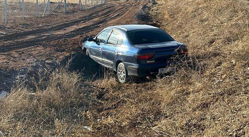 Sivas’ta otomobil şarampole düştü Yaralılar var