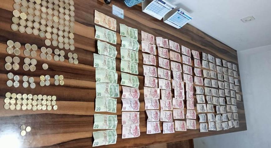 Dilencinin �zerinden ��kan para �oke etti