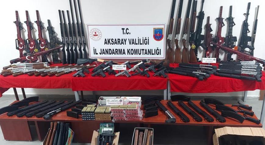 Aksaray’da şok baskın Evin banyosundan cephanelik çıktı