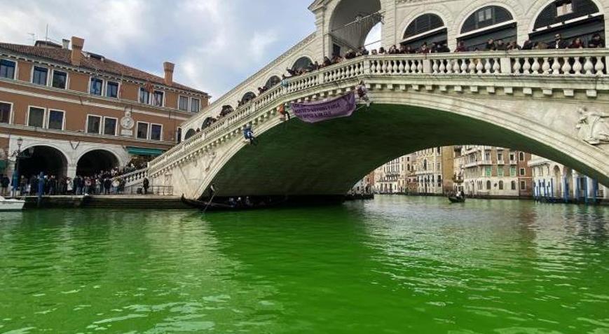 Venedik’teki Büyük Kanal’ı yeşile boyadılar Artık yeter
