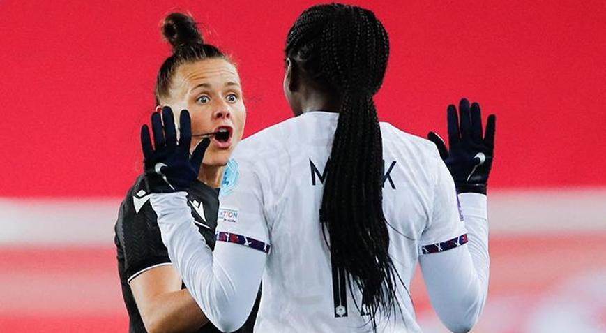 Rebecca Welch, Premier Lig tarihine geçecek