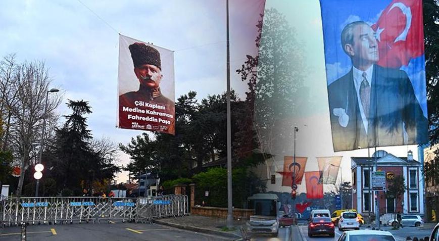 Suudi Arabistan Başkonsolosluğunun bulunduğu sokak Atatürk posterleri ile donatıldı