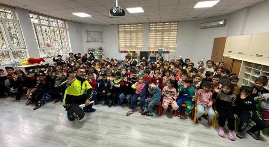Anaokulu öğrencilerine trafik eğitimi