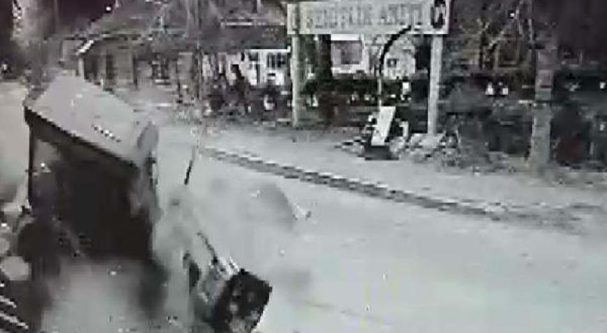 Afyonkarahisarda gasp ettikleri araçla kaza yaptılar