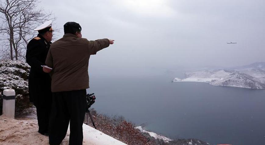 Kim, bizzat denetledi Kuzey Koreden seyir füzesi denemesi