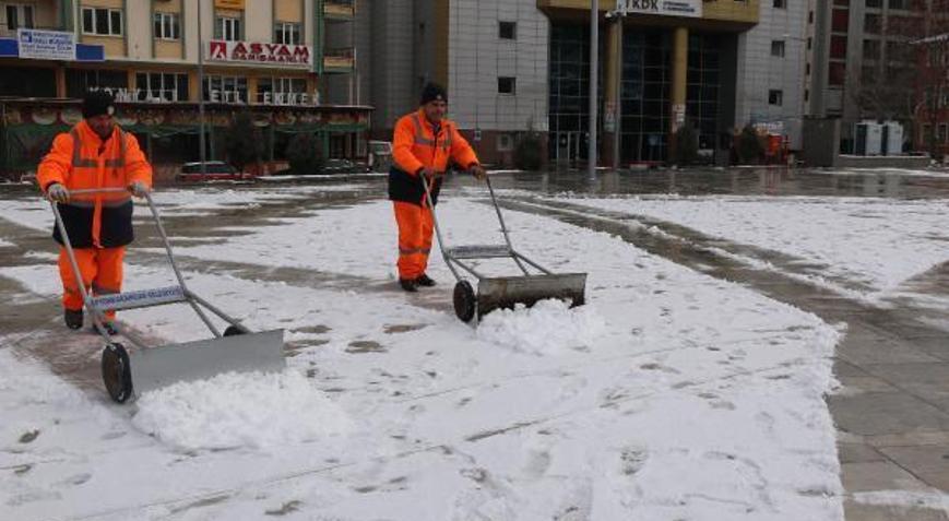Afyonkarahisarda kar yağışı