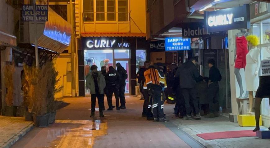 Ailesi haber alamadı Kapı kırılıp eve girince sinir krizi geçirdiler