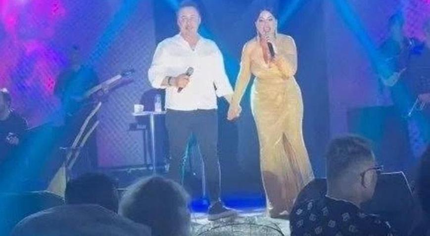 Zara ile İlker Görgülü el ele sahnede Zara ile İlker Görgülü el ele sahnede