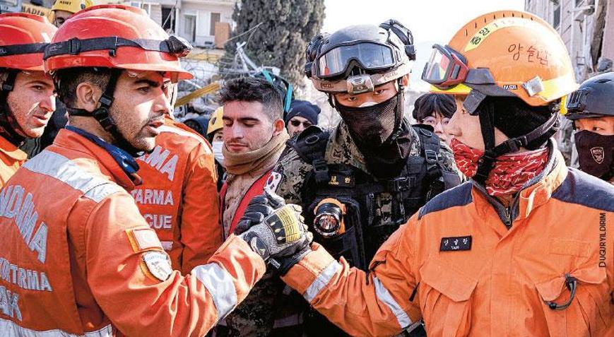 Dünyadan uzanan yardım elleri