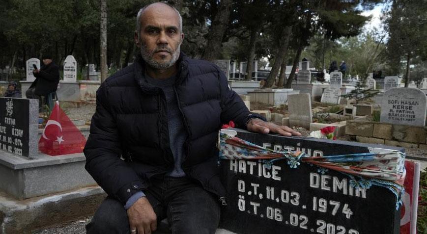 3 çocuğunu ve eşi gözünün önünde vefat etti Her gün iki kez mezarlığa gidiyor