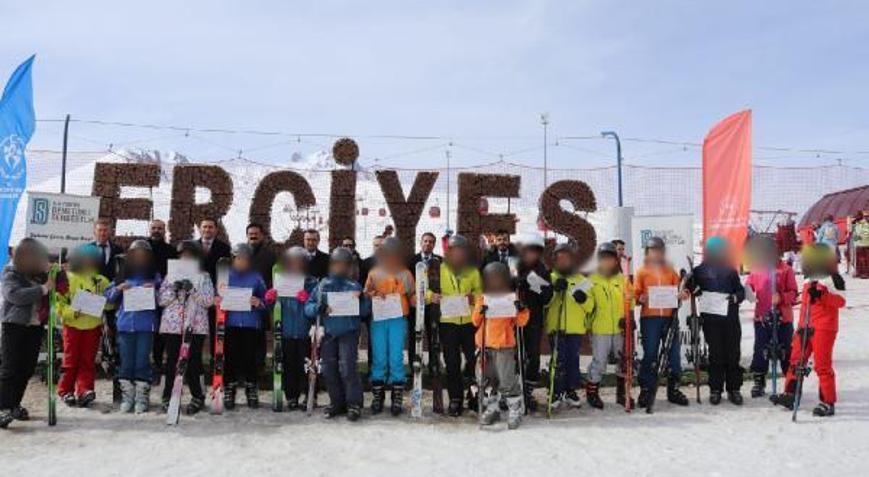 Denetimli serbestlikten yararlanan 17 çocuğa kayak eğitimi verildi
