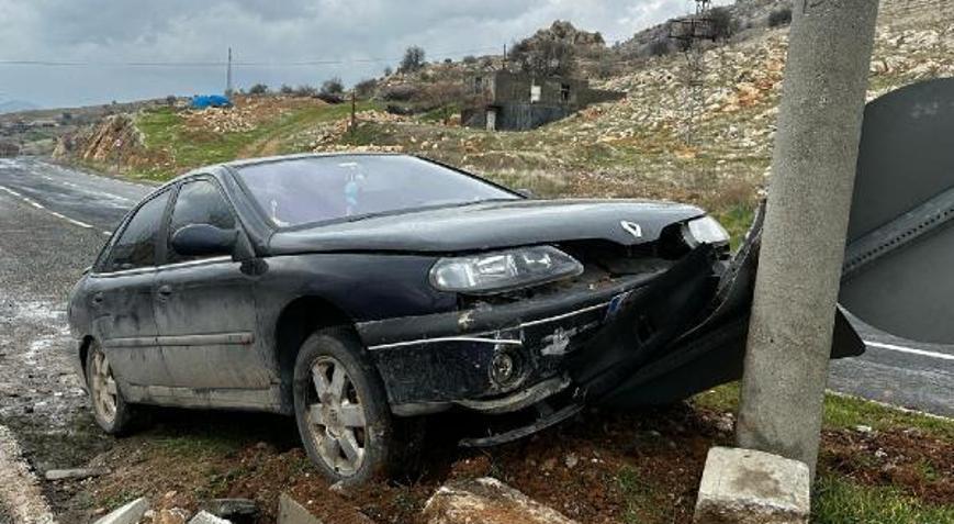 Mardin’de kontrolden çıkan otomobil, refüje çarptı: 5 yaralı