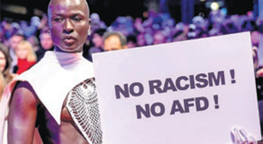 Berlin protestolarla başladı