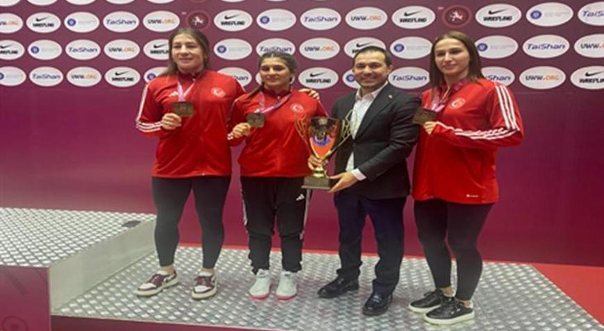 Kadın güreşçiler Avrupa ikincisi oldu