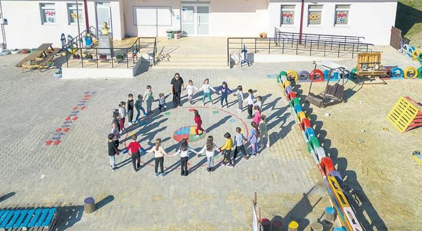 Bahçelerde oyun sesleri