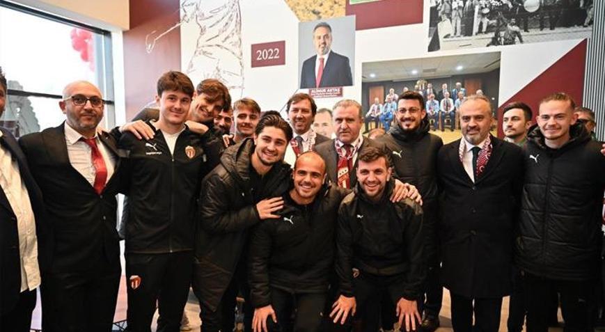 Bakan Bak: Türkiye bir spor devrimi yaşıyor